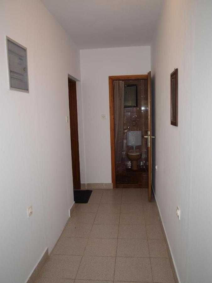Rooms With A Parking Space Krk - 13553 Vrh  Екстер'єр фото